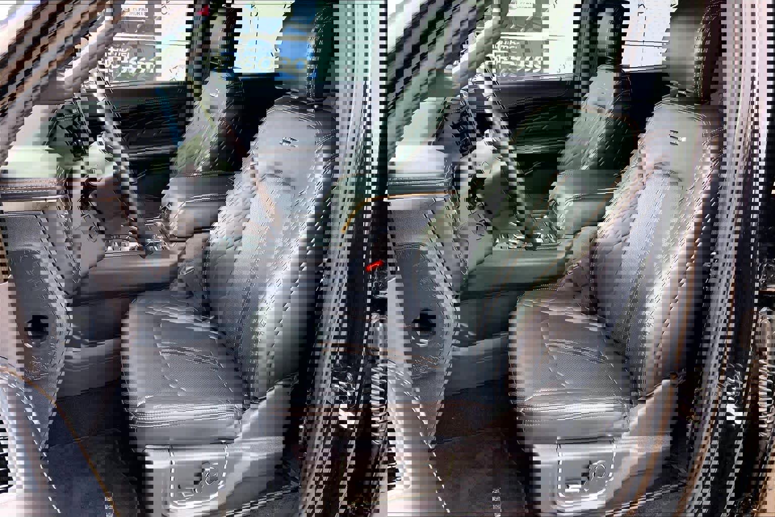 Used 2023 Ford Expedition Platinum AWD/4WD image 8