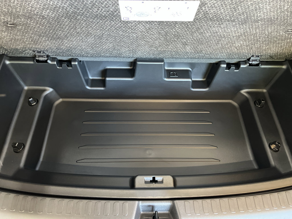 New 2026 Chevrolet Traverse High Country w/ LPO, Floor Liner Package FWD image 9
