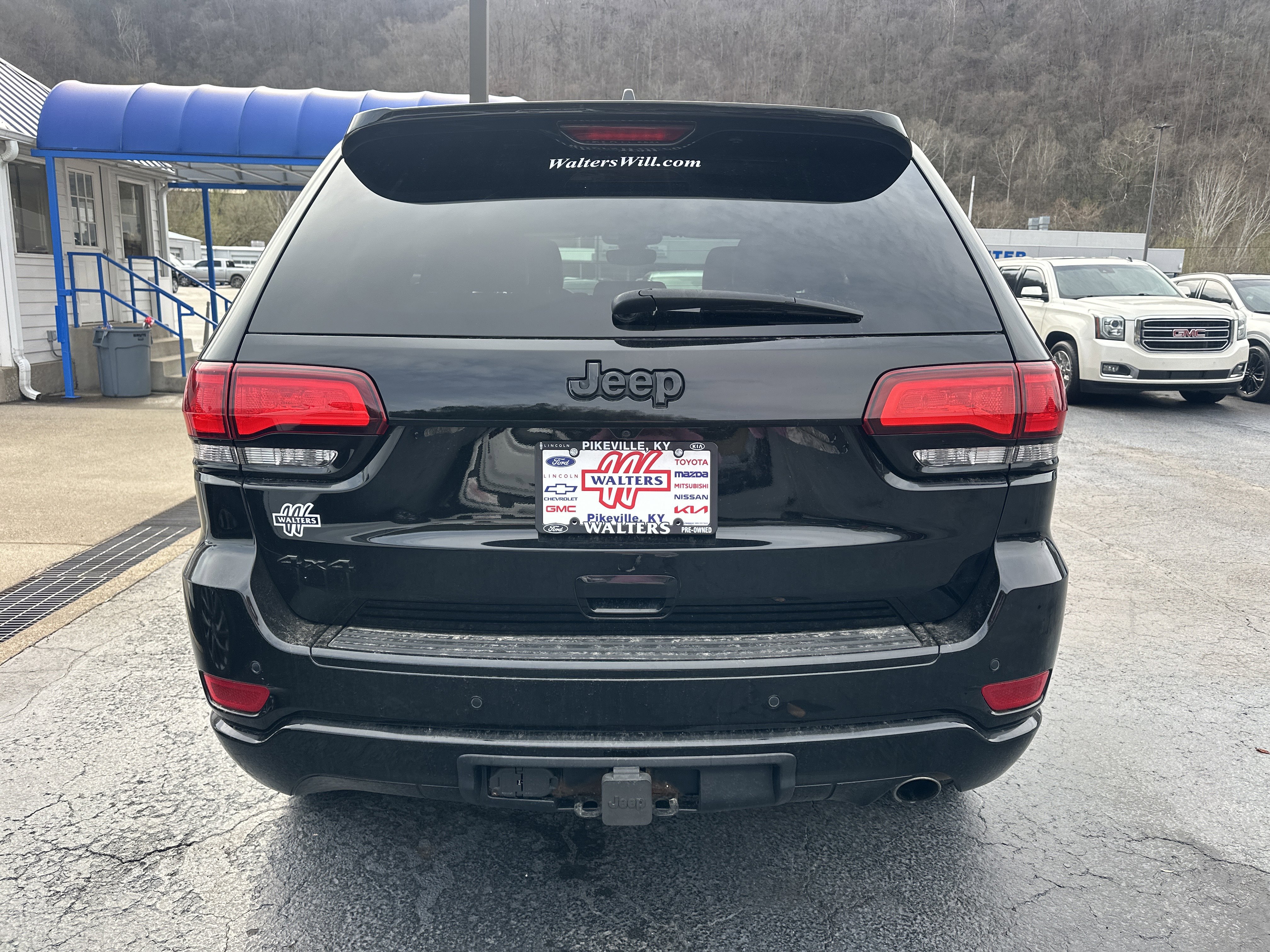 Used 2017 Jeep Grand Cherokee Altitude image 3