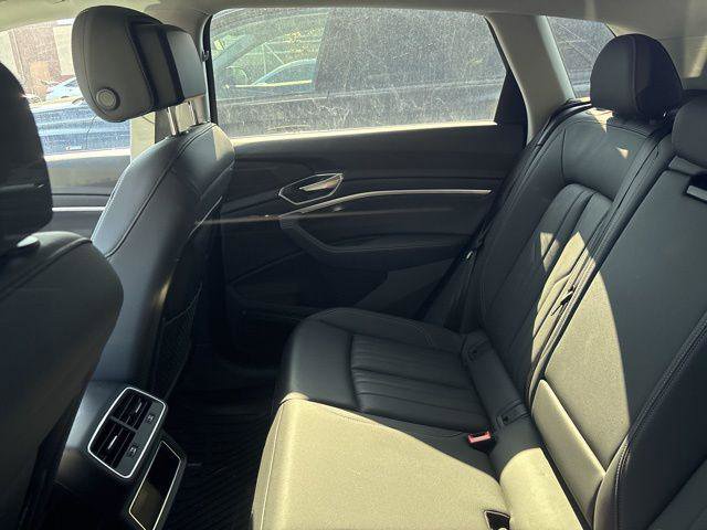 Certified 2023 Audi e-tron Premium Plus w/ Premium Plus Package AWD/4WD image 5