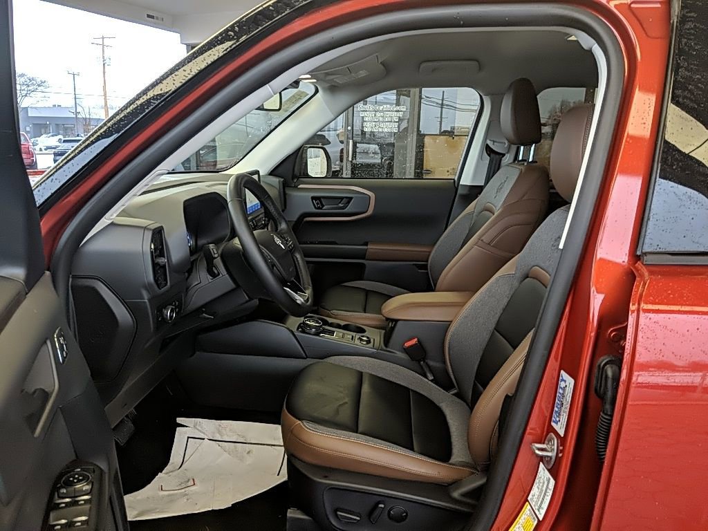 Used 2024 Ford Bronco Sport Outer Banks w/ Tech Package image 10