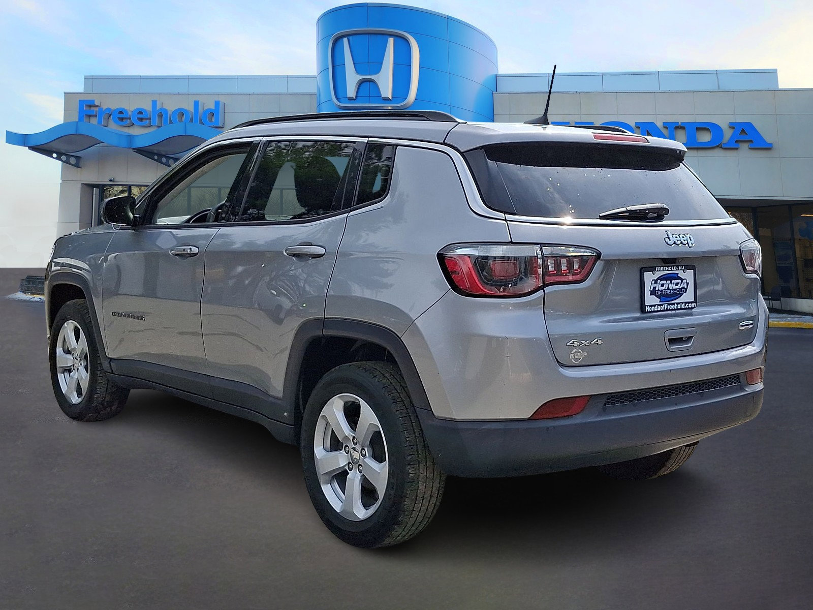 Used 2019 Jeep Compass Latitude w/ Popular Equipment Group image 5