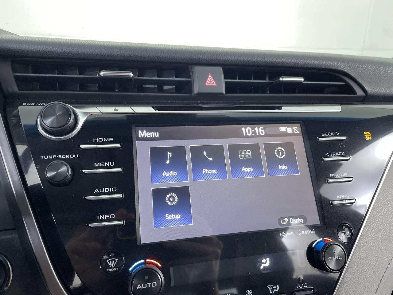 Used 2018 Toyota Camry SE w/ Audio Package FWD image 14