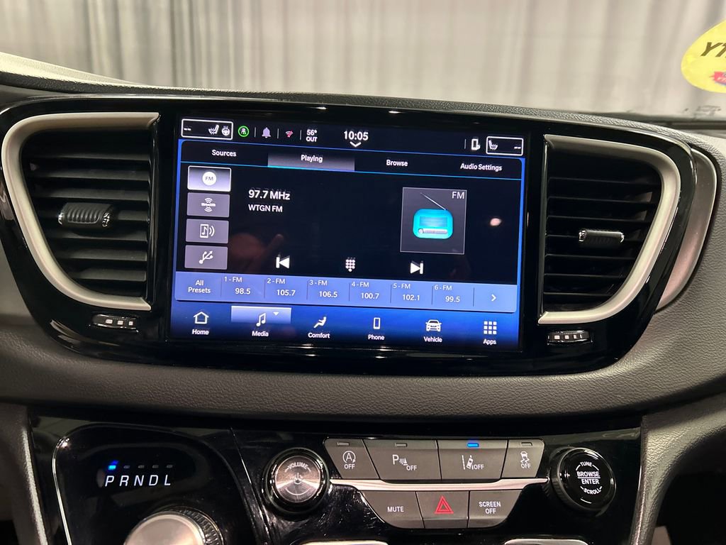 Used 2025 Chrysler Pacifica Select FWD image 17