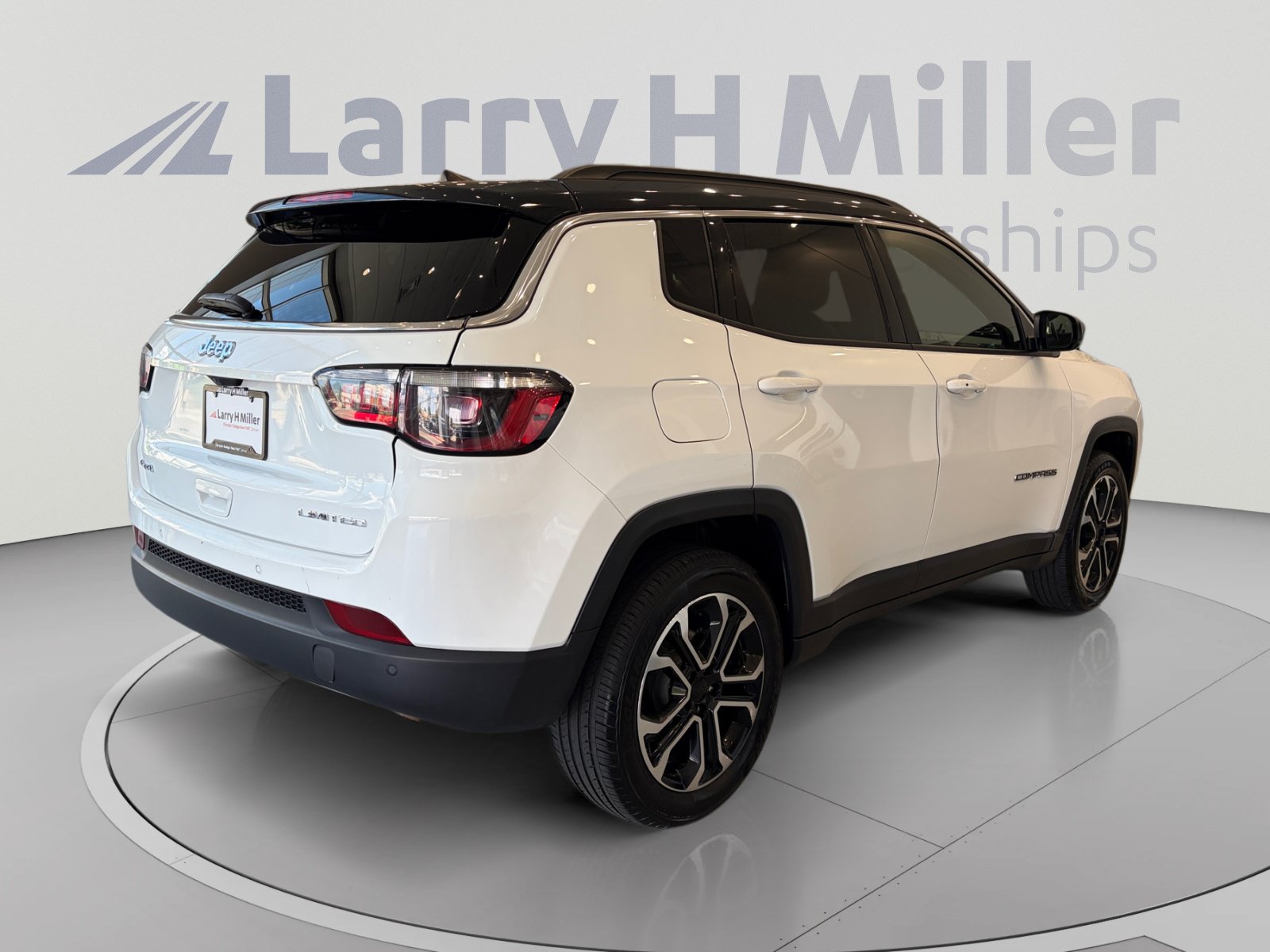 Used 2024 Jeep Compass Limited AWD/4WD image 5