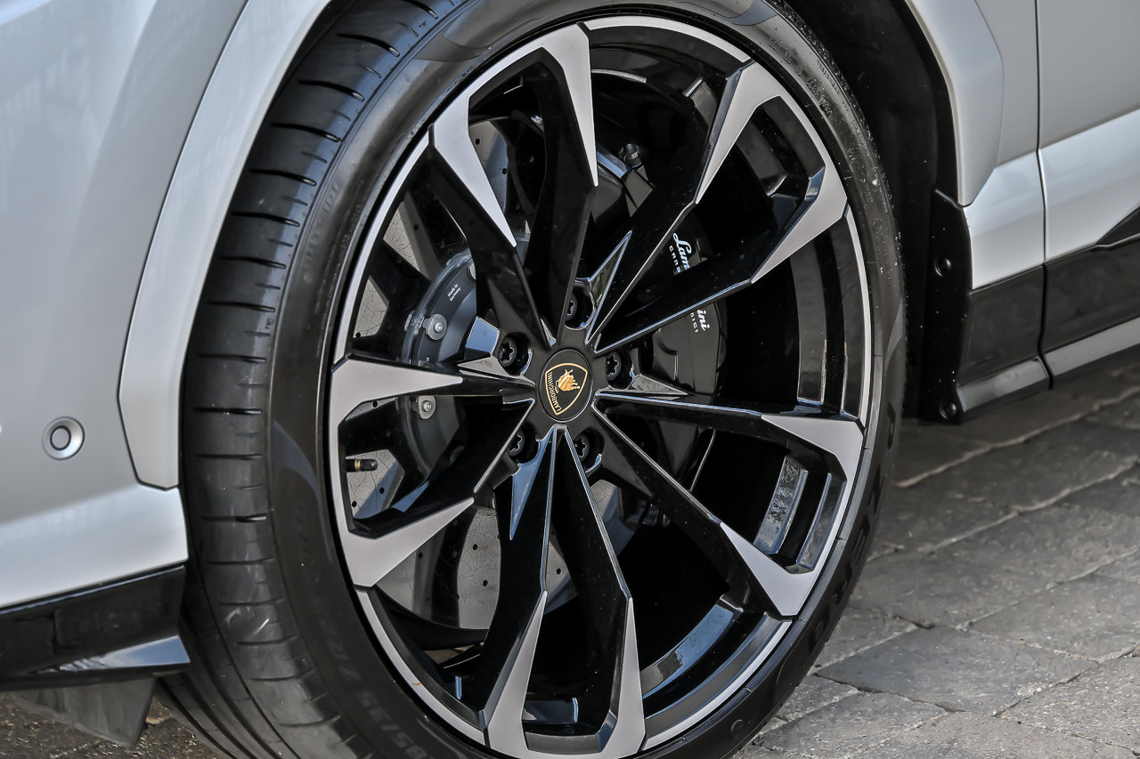 Used 2022 Lamborghini Urus AWD/4WD image 9