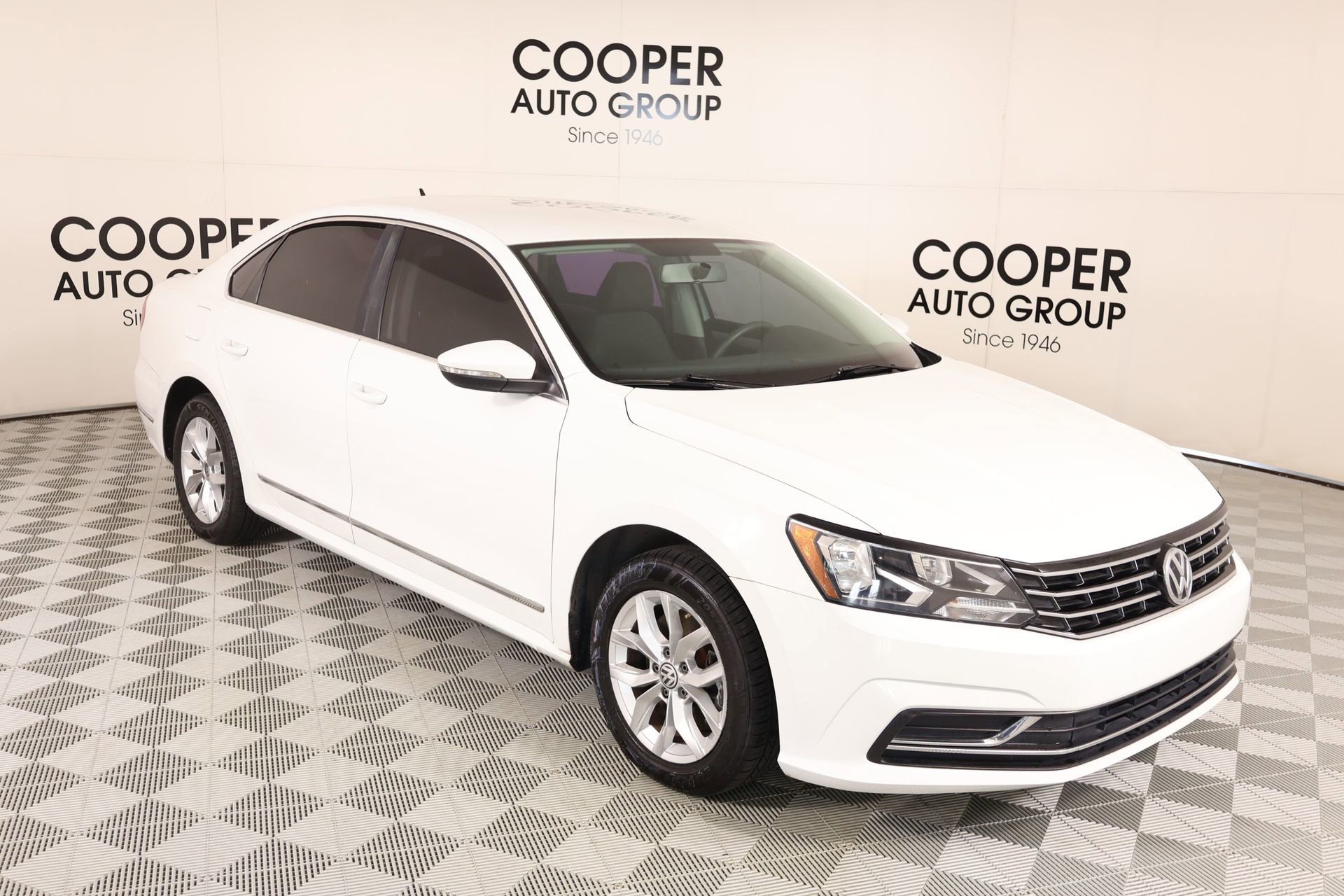 Used 2016 Volkswagen Passat 1.8T S FWD image 1