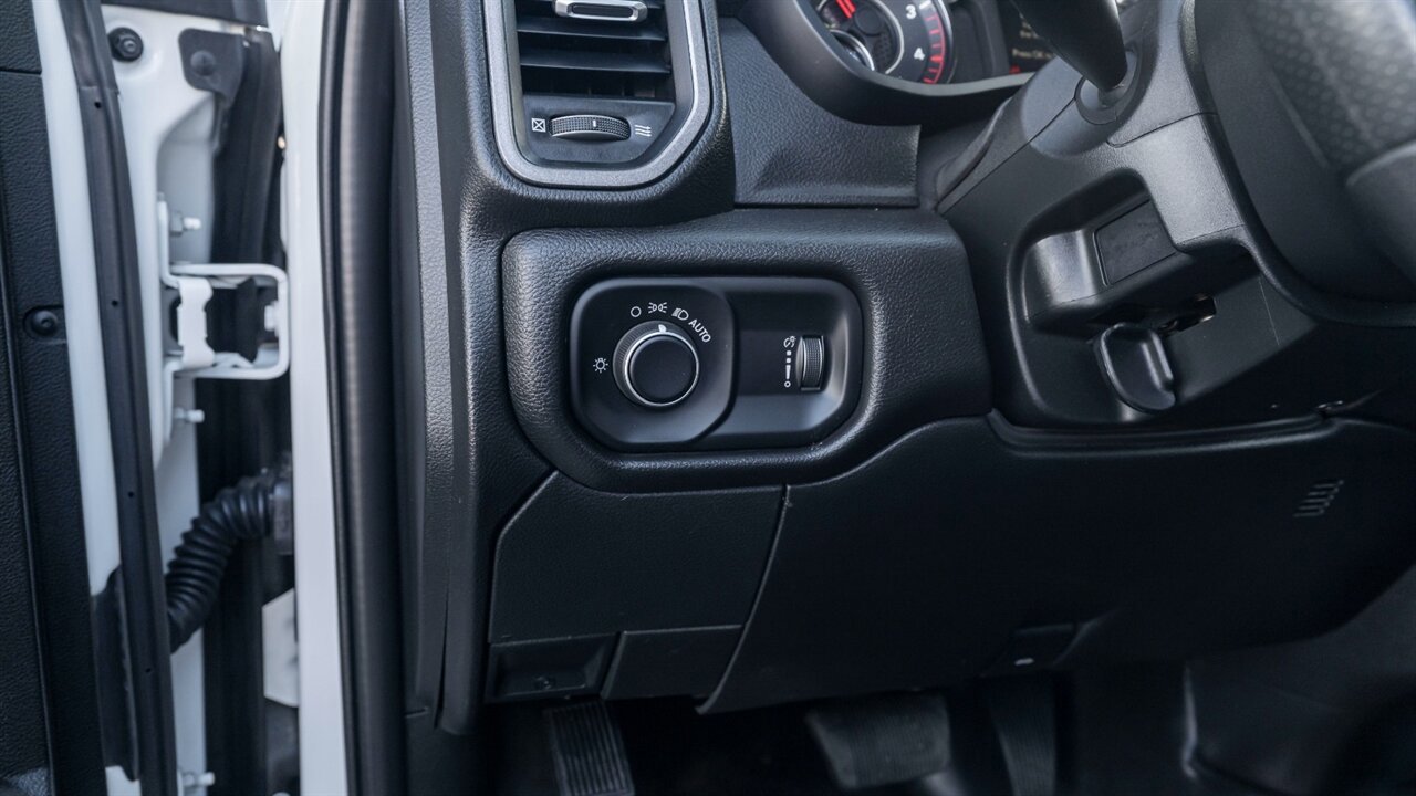 Used 2023 RAM 5500 Tradesman w/ Chrome Appearance Group AWD/4WD image 14