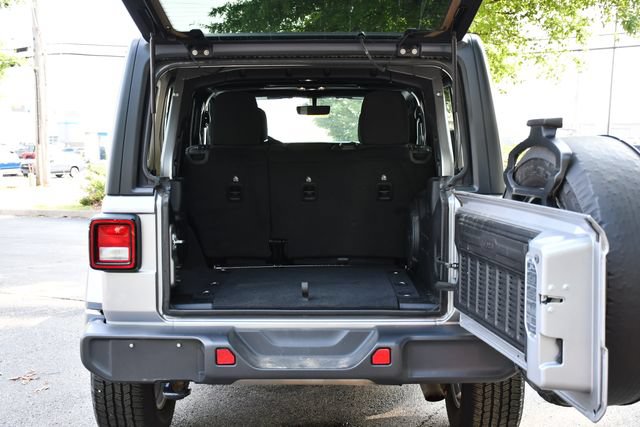 Used 2019 Jeep Wrangler Unlimited Sahara AWD/4WD image 29