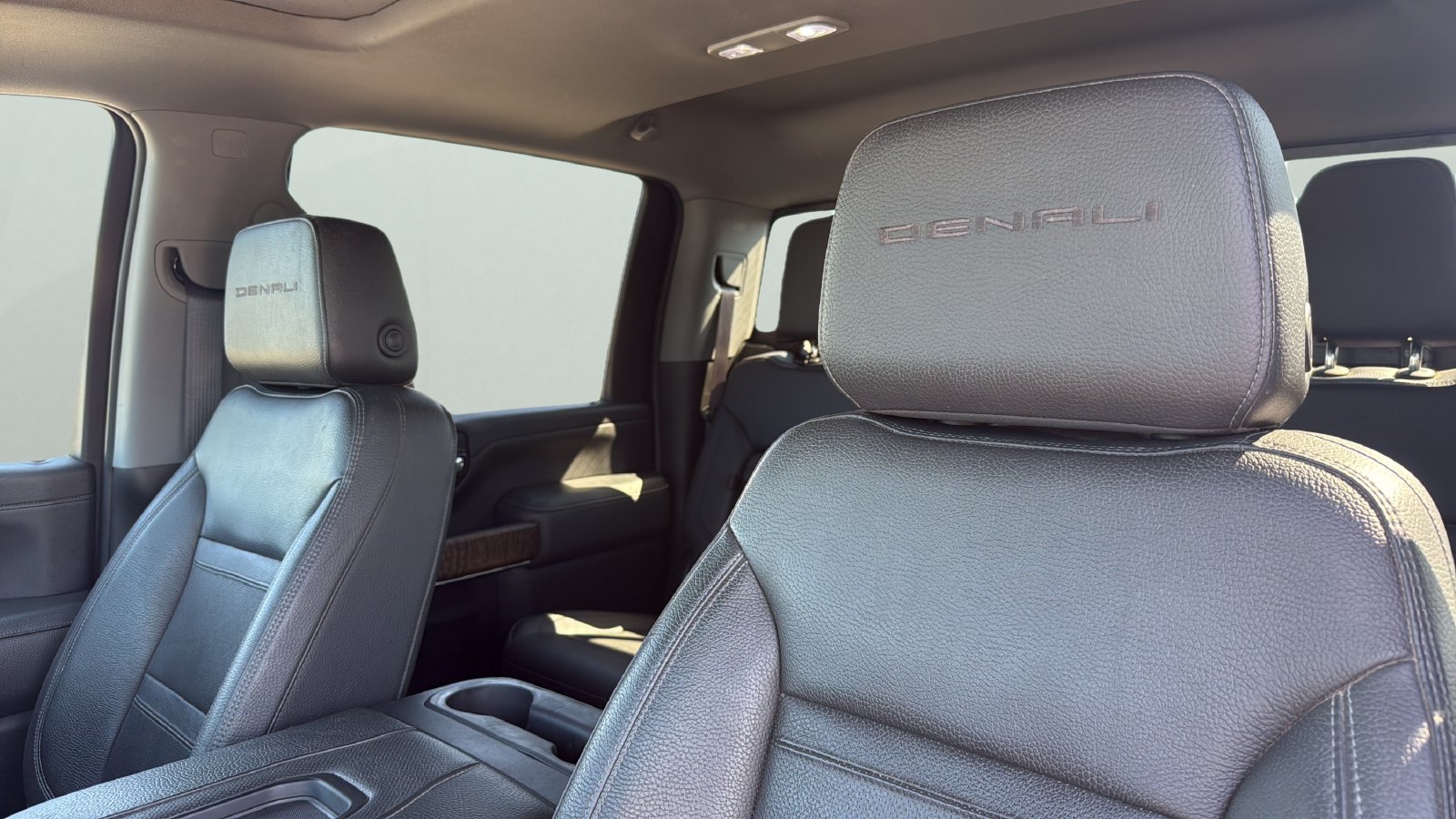Used 2021 GMC Sierra 2500 Denali w/ Denali Ultimate Package AWD/4WD image 9