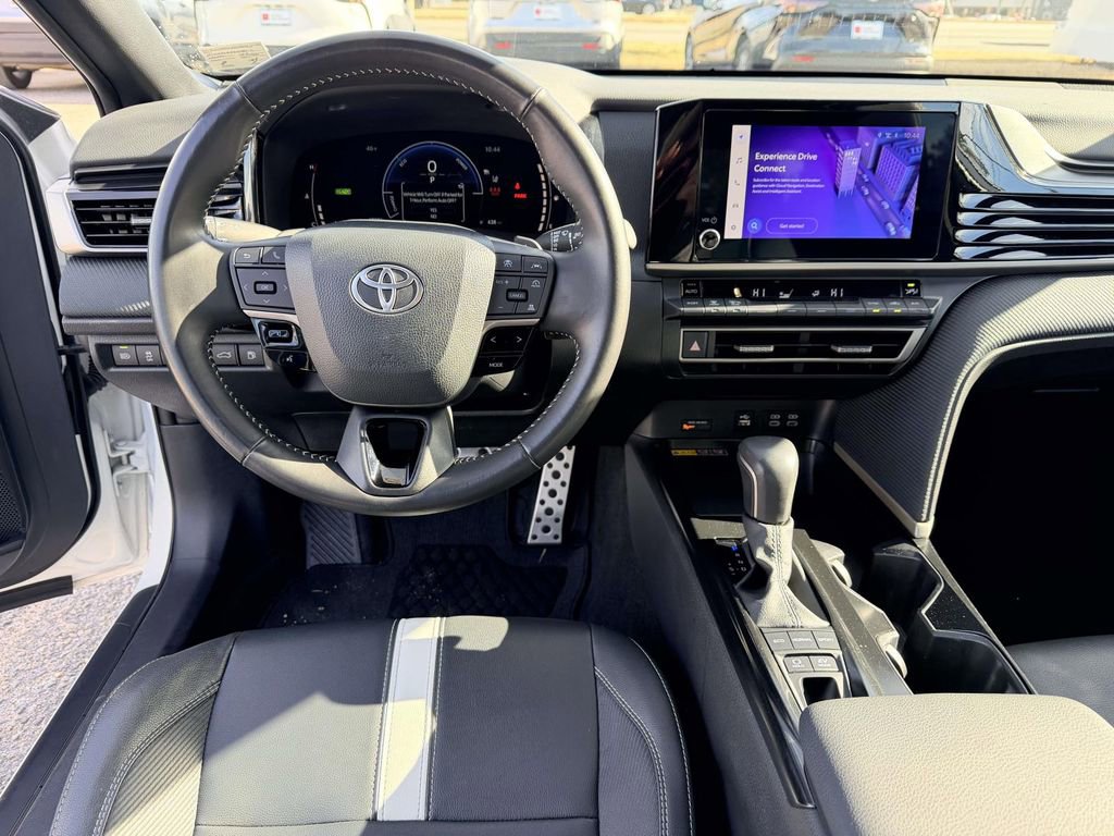 Used 2025 Toyota Camry SE image 2