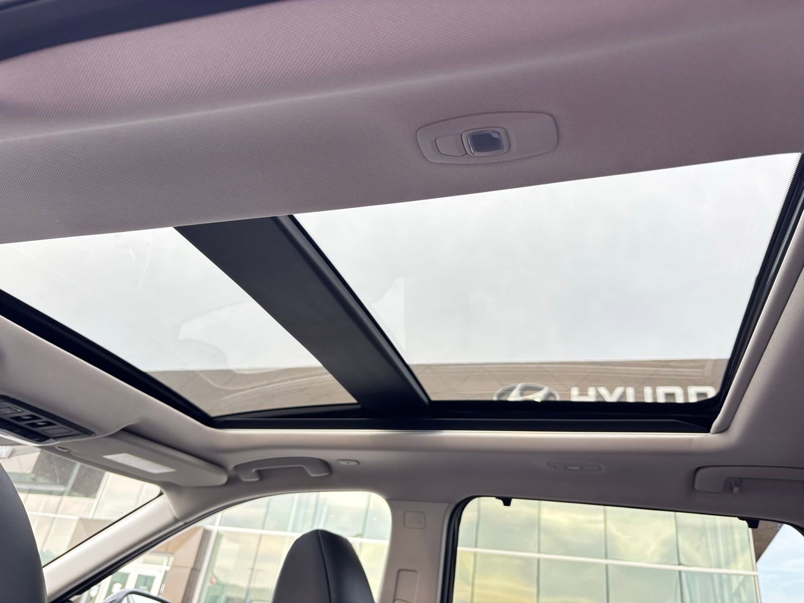 Used 2022 Nissan Rogue SV w/ SV Premium Package image 18