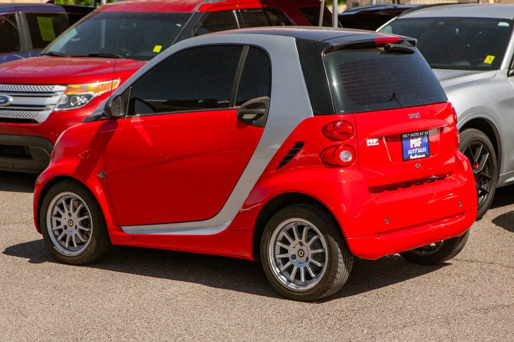 Used 2011 smart fortwo passion RWD image 6