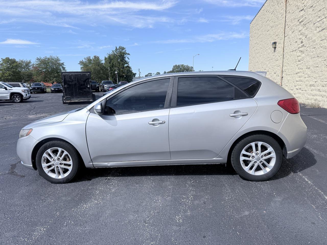 Used 2011 Kia Forte EX FWD image 2