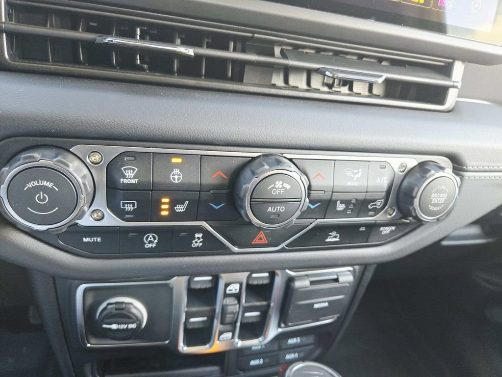 Certified 2025 Jeep Gladiator Sport image 30