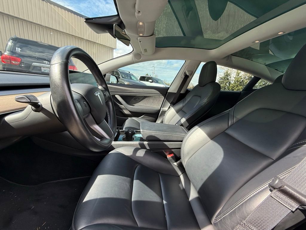 Used 2019 Tesla Model 3 image 4