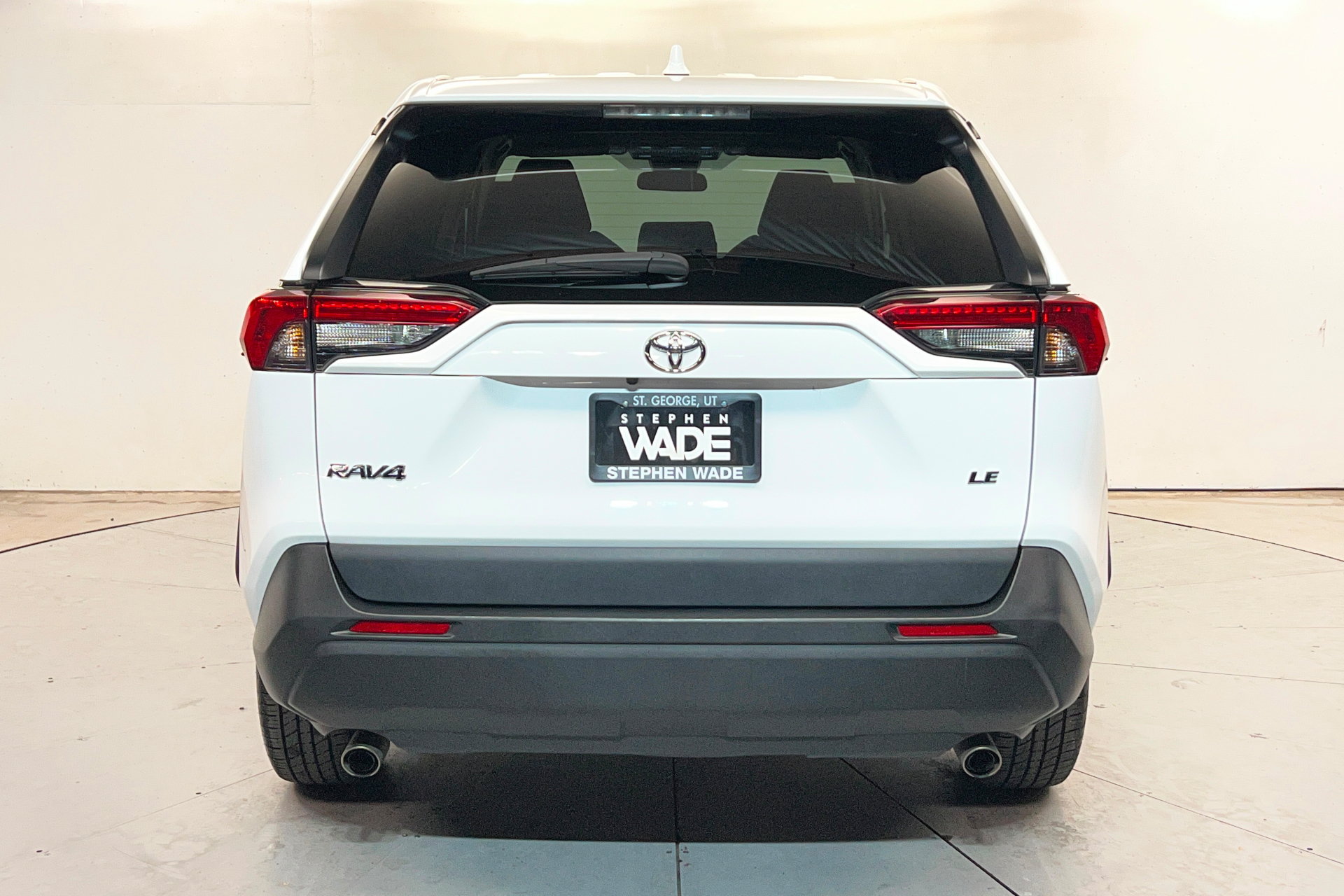 Used 2022 Toyota RAV4 LE FWD image 5