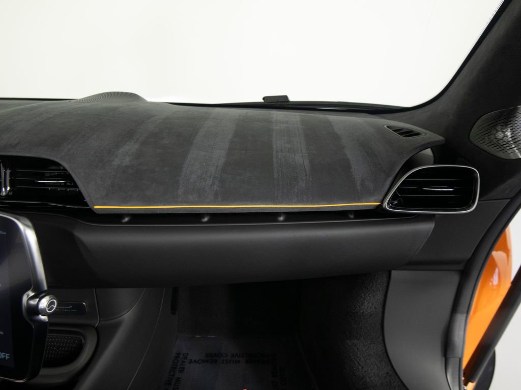 Used 2025 McLaren Artura Spider image 32