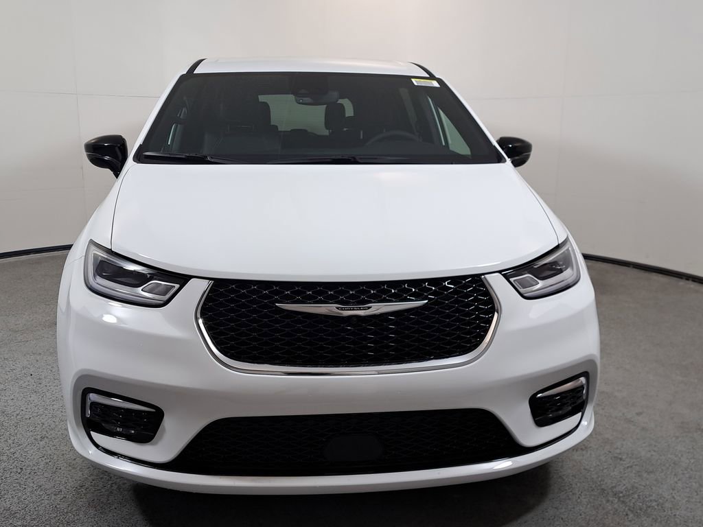 New 2026 Chrysler Pacifica Select image 2