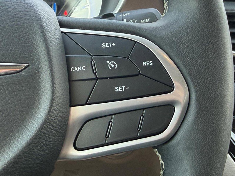 Used 2022 Chrysler Voyager LX image 15