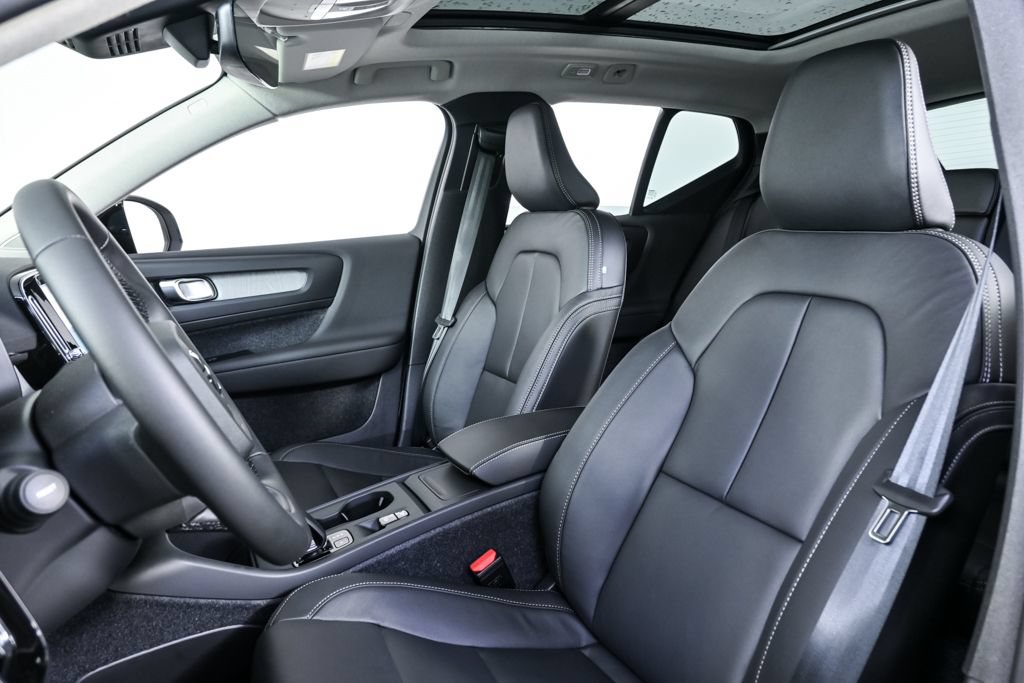 New 2026 Volvo XC40 B5 Core AWD/4WD image 5