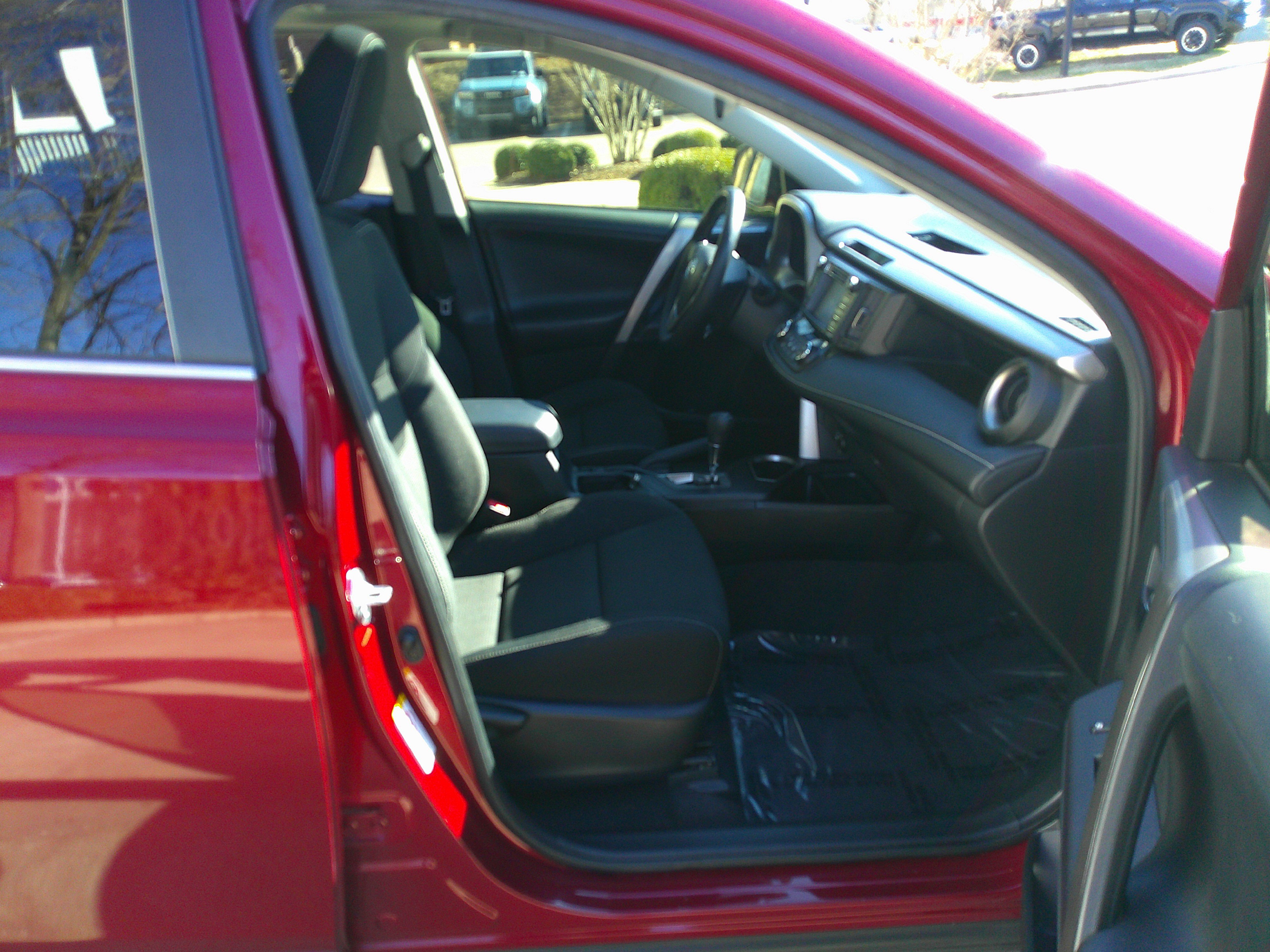 Used 2018 Toyota RAV4 XLE image 33