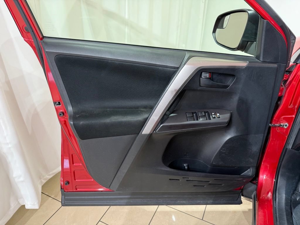 Used 2017 Toyota RAV4 LE w/ Carpet Mat Package AWD/4WD image 15