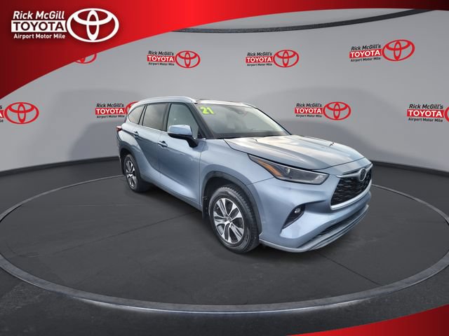 Used 2021 Toyota Highlander XLE AWD/4WD image 2