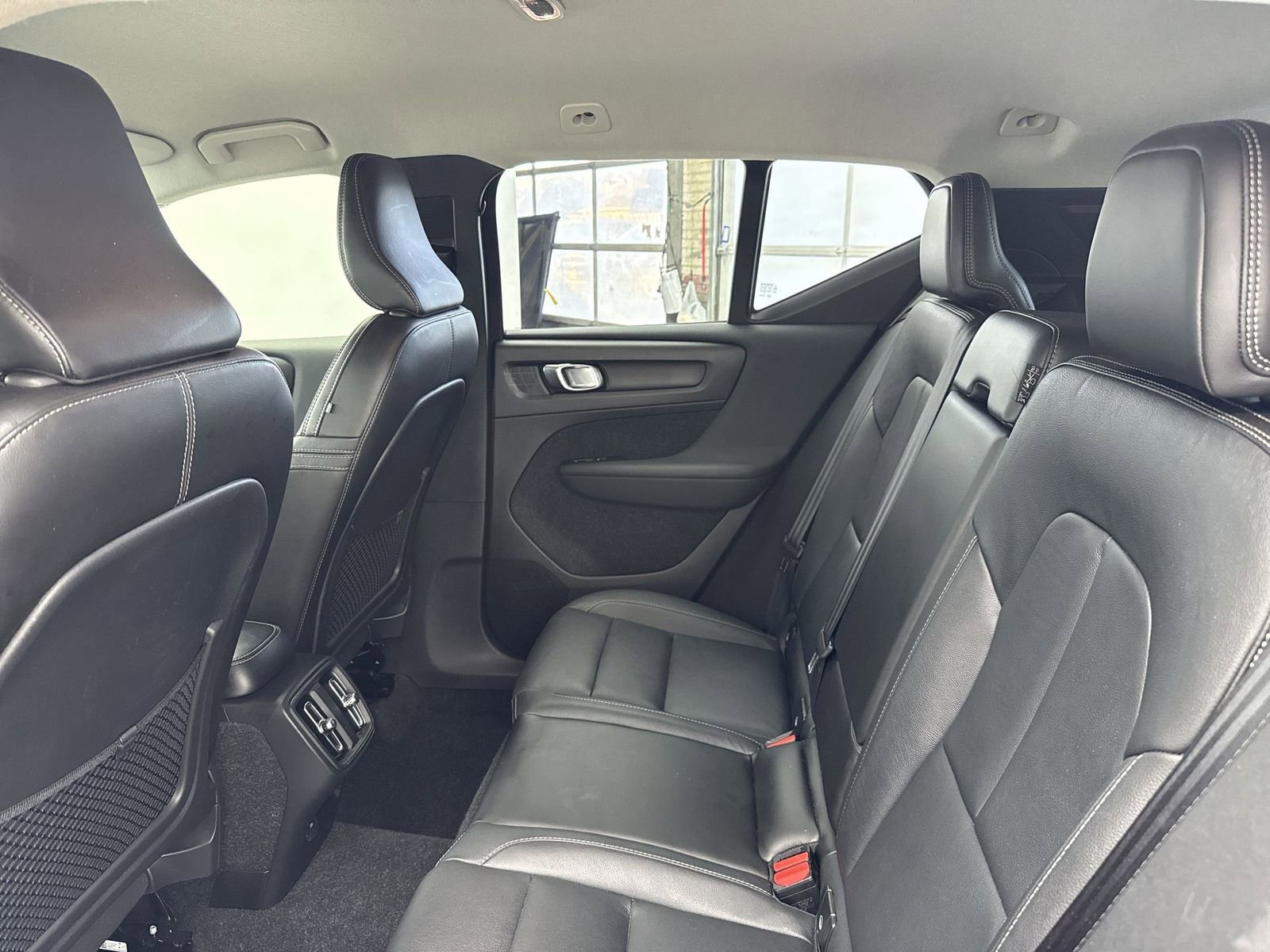 Used 2019 Volvo XC40 T5 Momentum image 28
