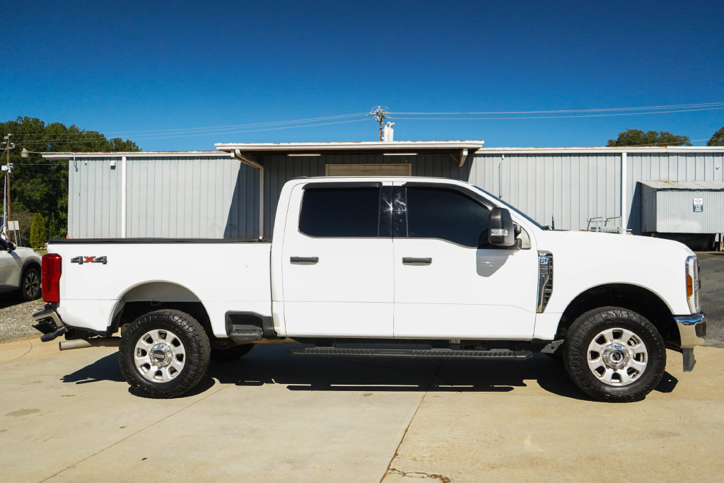 Used 2024 Ford F250 XLT AWD/4WD image 3