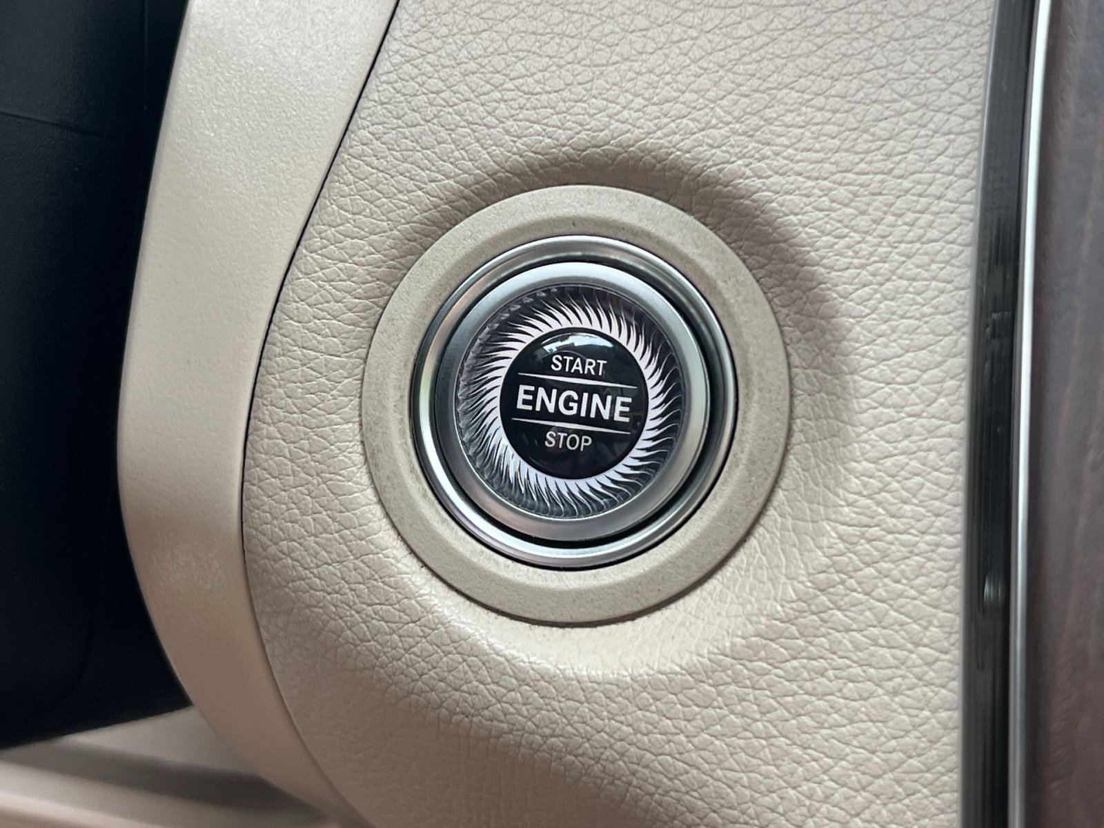 Used 2022 Mercedes-Benz GLC 300 4MATIC image 29