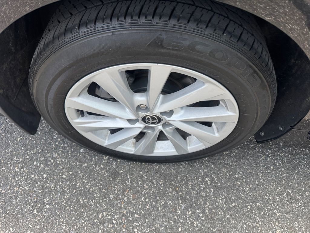 Used 2022 Toyota Camry LE FWD image 23