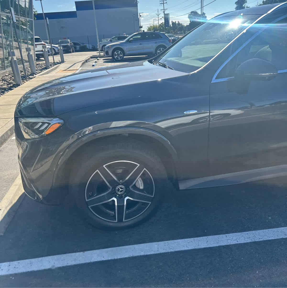 Used 2025 Mercedes-Benz GLC 350e 4MATIC image 5