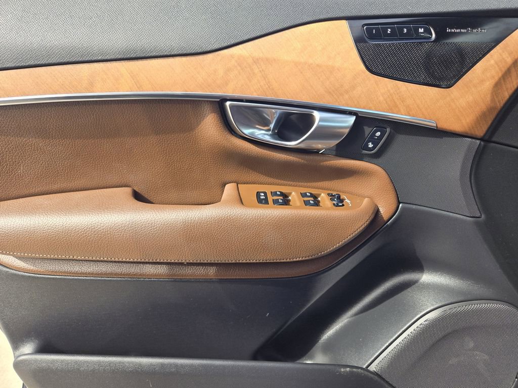 Used 2022 Volvo XC90 T6 Momentum w/ Advanced Package image 24