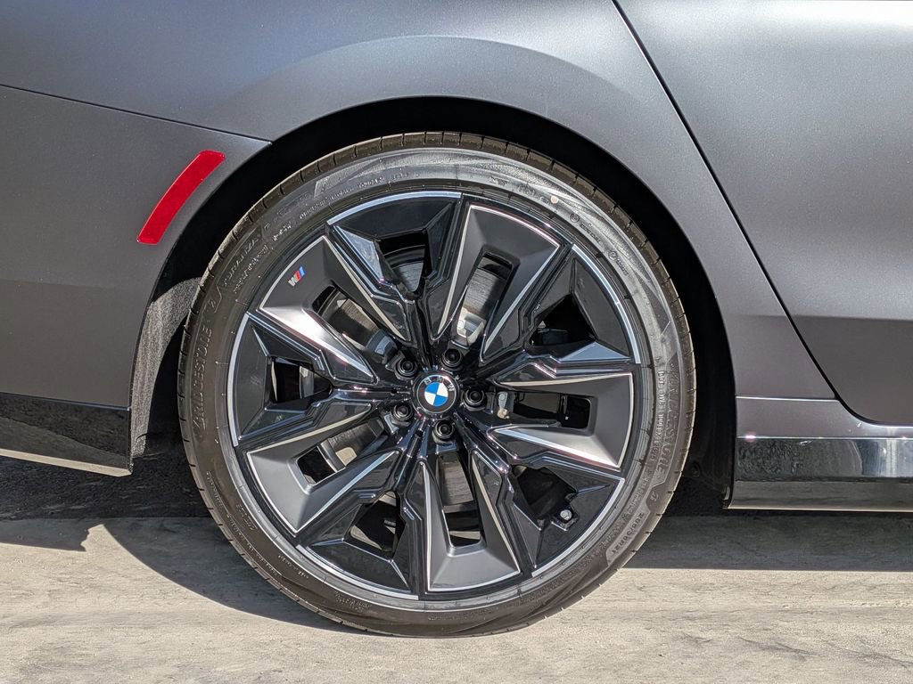 New 2026 BMW 740i image 28