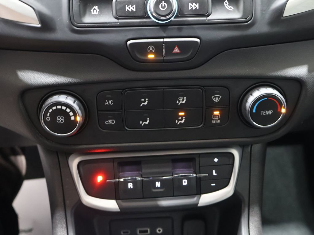 Used 2024 GMC Terrain SLE image 29