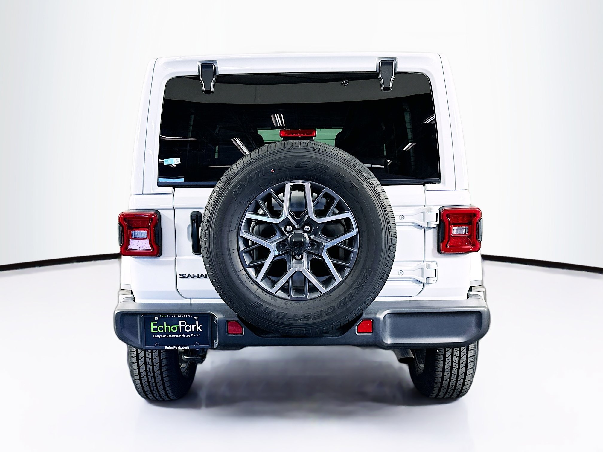 Used 2025 Jeep Wrangler Unlimited Sahara AWD/4WD image 7