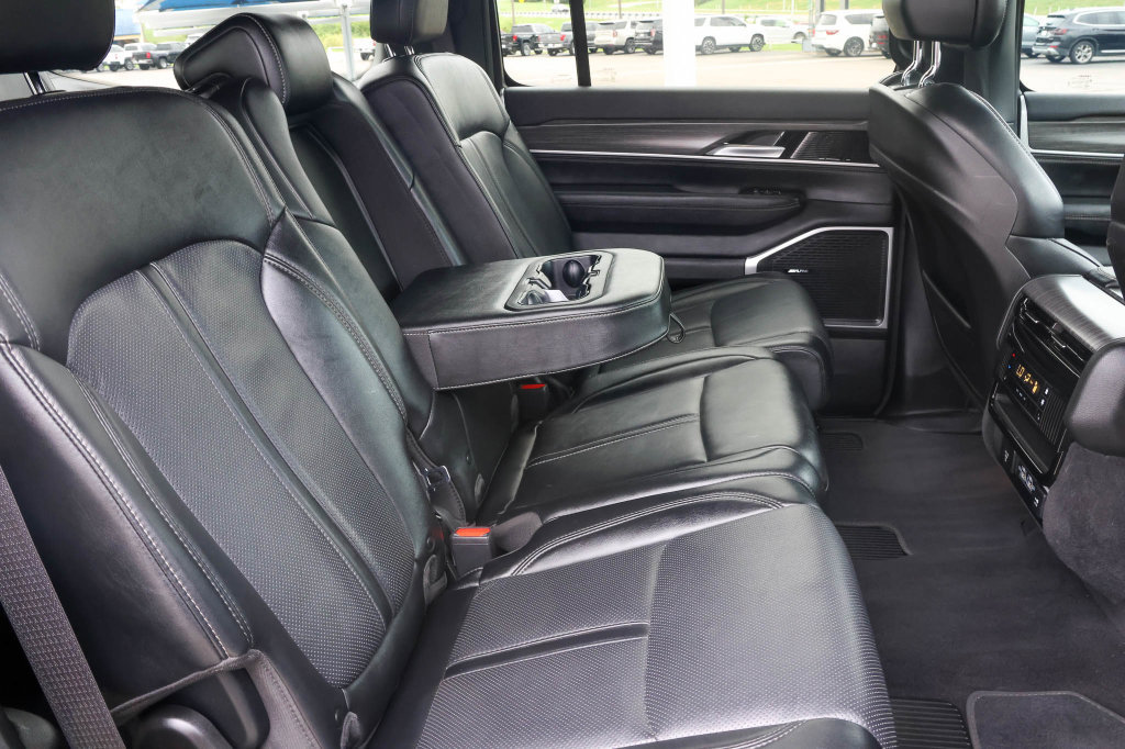 Used 2024 Jeep Wagoneer Series II w/ Flexible Seating Group RWD image 19