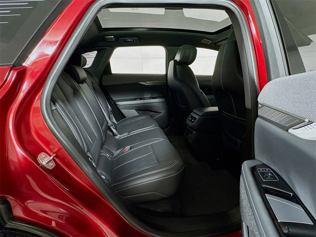 Certified 2025 Cadillac Optiq Luxury 2 image 27