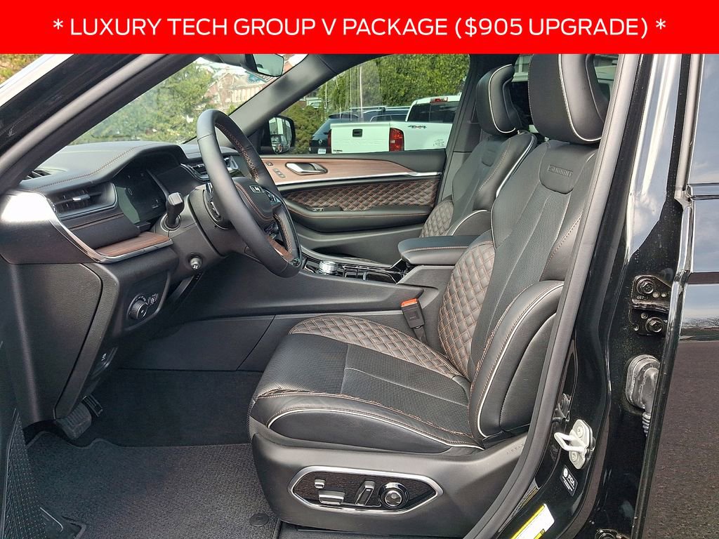 Used 2025 Jeep Grand Cherokee Summit w/ Obsidian Package image 14