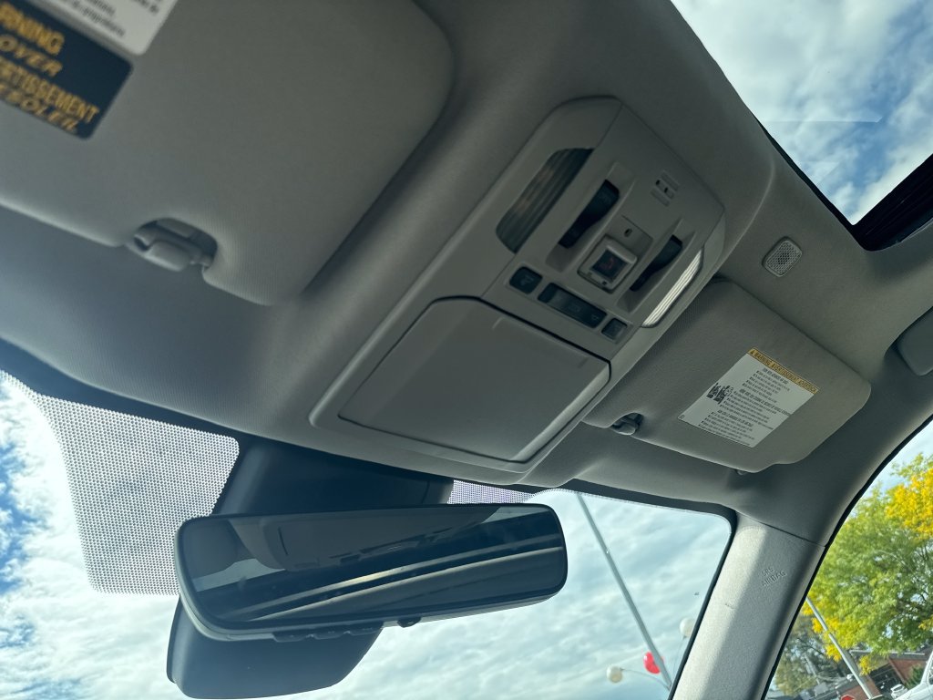 Used 2023 Toyota Highlander XLE AWD/4WD image 33