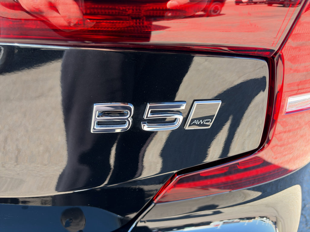 Used 2024 Volvo S60 B5 Core w/ Climate Package image 28