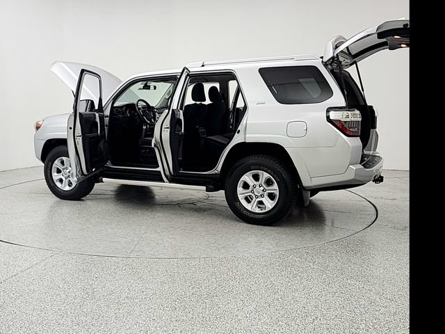 Used 2016 Toyota 4Runner SR5 AWD/4WD image 12
