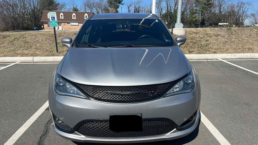 Used 2020 Chrysler Pacifica Touring w/ S Appearance Package image 2