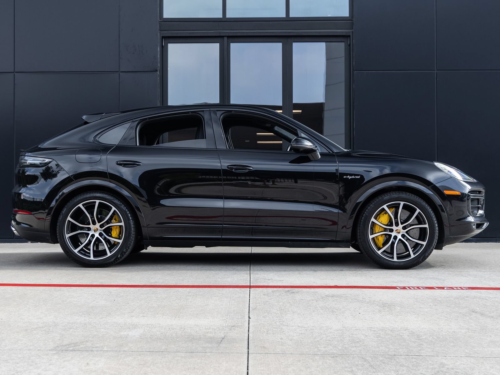 Used 2023 Porsche Cayenne Turbo S AWD/4WD image 12