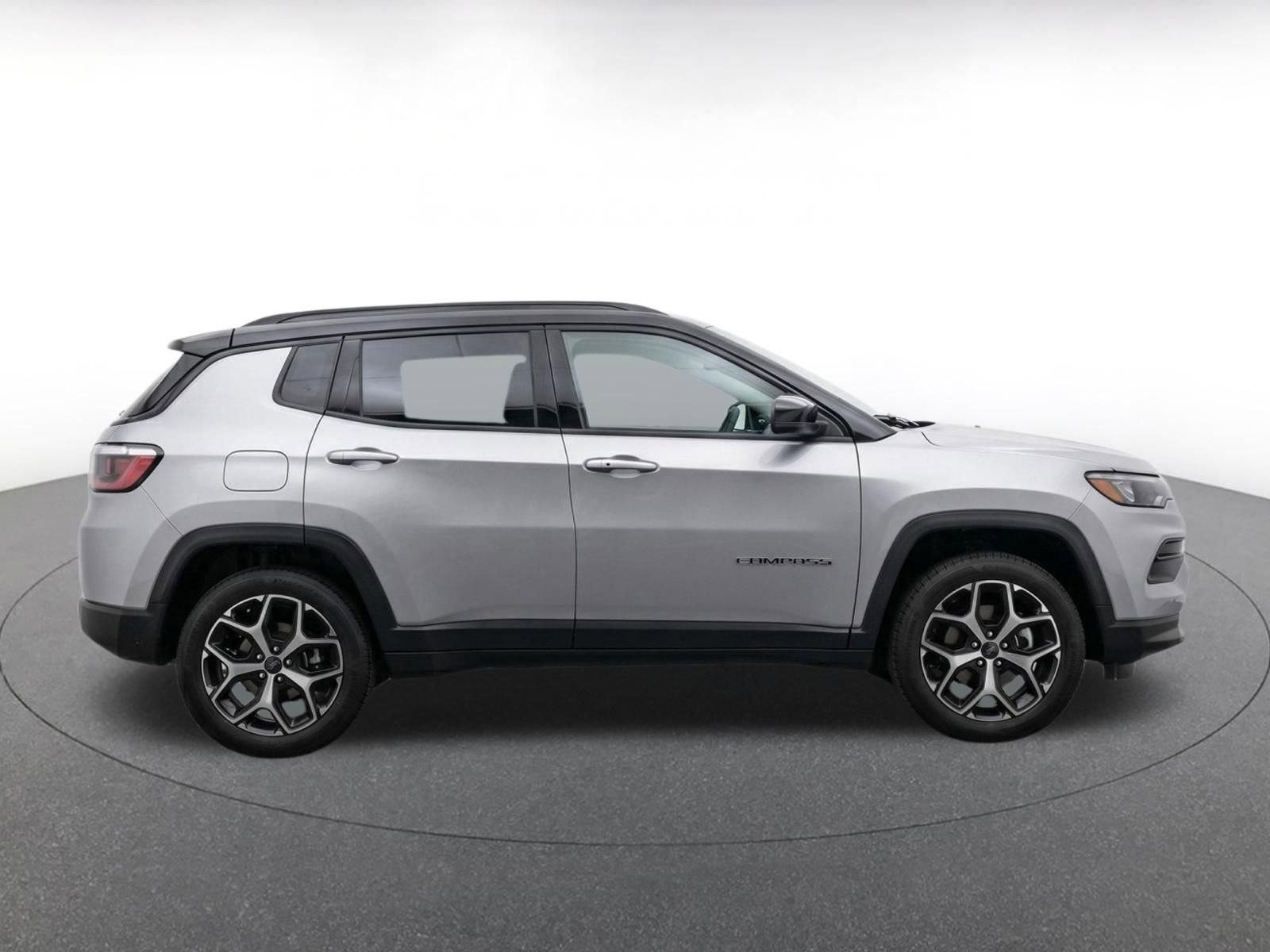 Used 2025 Jeep Compass Limited AWD/4WD image 10