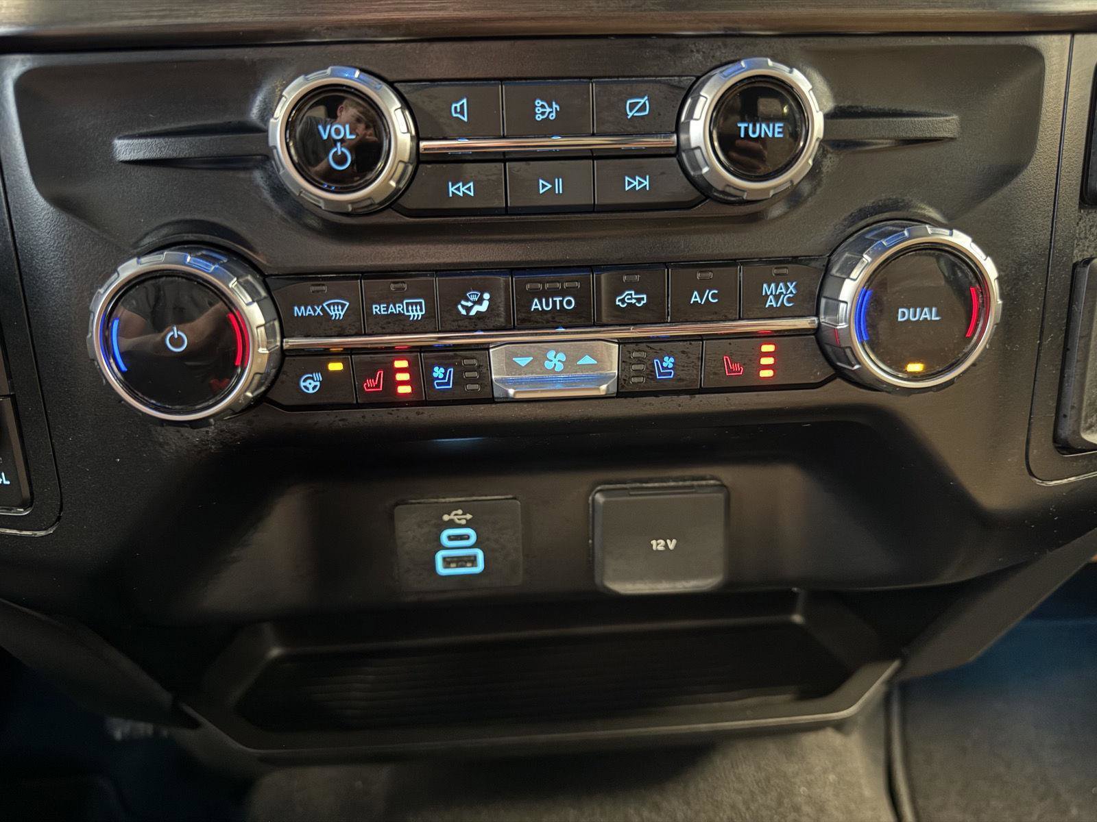 Used 2024 Ford F250 Lariat w/ Chrome Package image 32