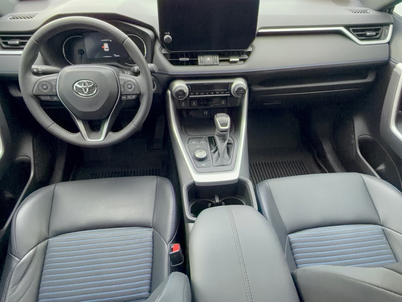 Used 2023 Toyota RAV4 XSE AWD/4WD image 17