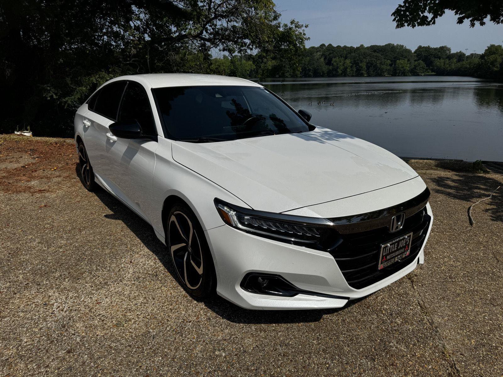 Used 2022 Honda Accord Sport image 2