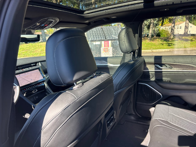 New 2027 Jeep Grand Cherokee Limited AWD/4WD image 11